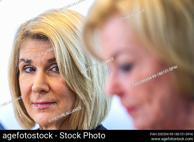 04 March 2020, North Rhine-Westphalia, Gütersloh: Brigitte Mohn (l), member of the Bertelsmann Stiftung Executive Board, looks at her mother and Vice Chairman...