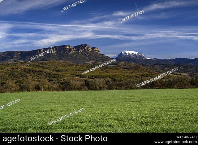 Views of the Isábena valley from near the town of Laguarres. In the background, the Turbón and the Sierra de la Esdolomada (Ribagorza, Huesca, Aragon, Spain