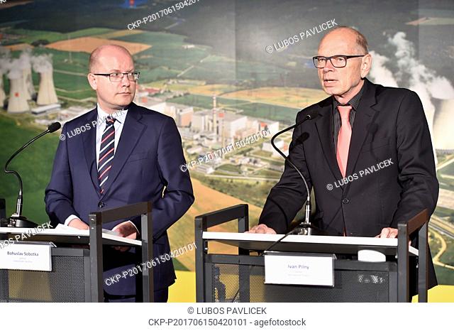 CEZ or state should be investor of new nuclear unit at Dukovany, Prime Minister Bohuslav Sobotka, left, said as he and Finance Minister Ivan Pilny give a news...