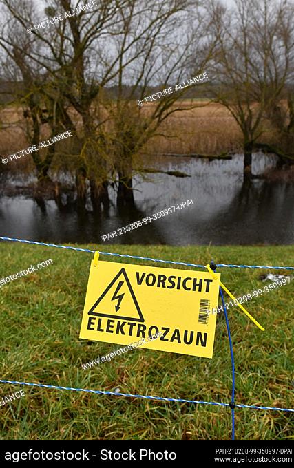 14 January 2021, Brandenburg, Criewen: In order to prevent the introduction of African swine fever (ASF), a solid, wild boar-proof fence was erected near...