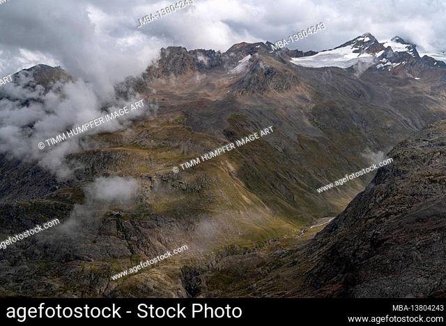 Europe, Austria, Tyrol, Ötztal Alps, Ötztal, Obergurgl, view of the Langtalereckhütte and the Langtal