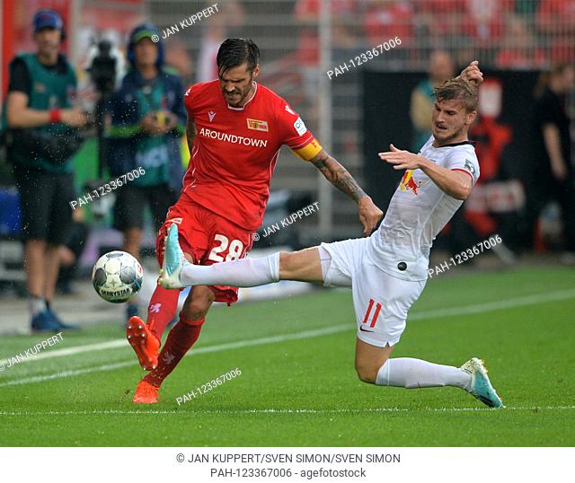 left to right: Christopher Trimmel (UB), Timo WERNER (L), duels, Action, Football 1. Bundesliga, 1. matchday, 1.Union Berlin (UB) - RB Leipzig (L) 0: 4, on 18