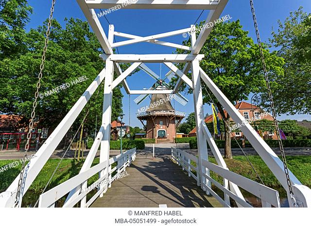 Bascule bridge, windmill 'Hahnentange' in Westrhauderfehn, Rhauderfehn, Overledingerland, Eastern Frisia, Lower Saxony, Germany