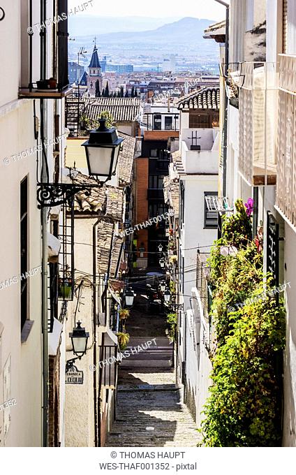 Spain, Andalusia, Granada, View from district Realejo San-Matias, alley
