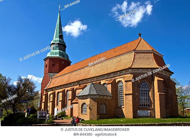 Historic Church of St. Martini et Nicolai in Steinkirchen, Altes Land, Lower Saxony, Germany, Europe