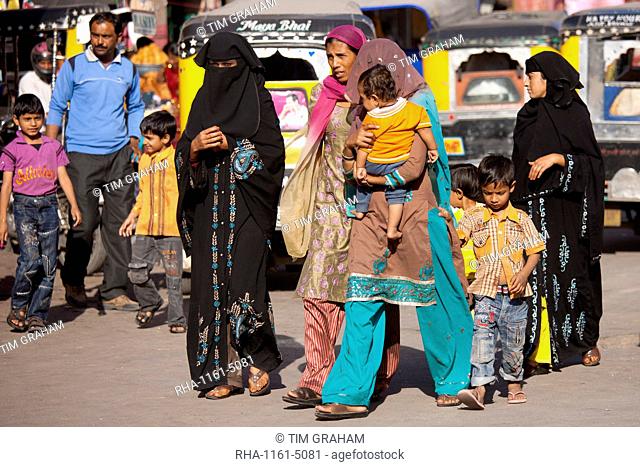 Crowded street scene Muslim people at Sardar Market at Girdikot, Jodhpur, Rajasthan, Northern India