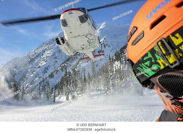 Canada, Canadian Rockies, British Columbia, Selkirk and the Purcell Mountains Heliskiing, helicopter, Skiers, Detail