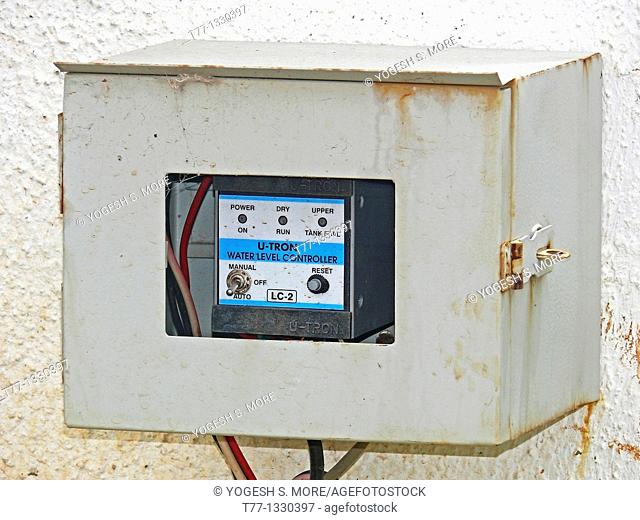 Water level controller circuit