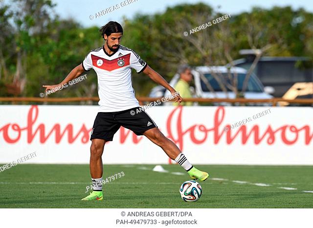 Sami Khedira (L) in action during a training session of the German national soccer team in Santo Andre, Brazil, 18 June 2014