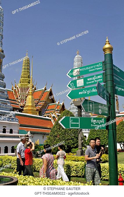 GROUP OF VISITORS IN THE GARDENS OF THE WAT PHRA KAEO WAT PHRA KAEW OR TEMPLE OF THE EMERALD BUDDHA, SITUATED WITHIN THE GROUNDS OF THE ROYAL PALACE, BANGKOK