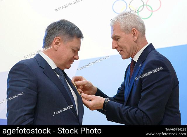 RUSSIA, MOSCOW - DECEMBER 15, 2023: Russia's Minister of Sport Oleg Matytsin (R) presents an award to Sdelano v Delo general producer Sergei Shishkarev at an...
