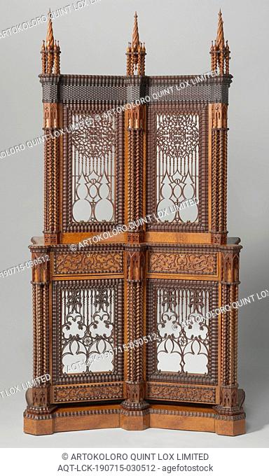 Silver cabinet, Silver case whose face is dominated by turning, with all hurled mahogany colonets and pinnacles inlaid with an ivory piping