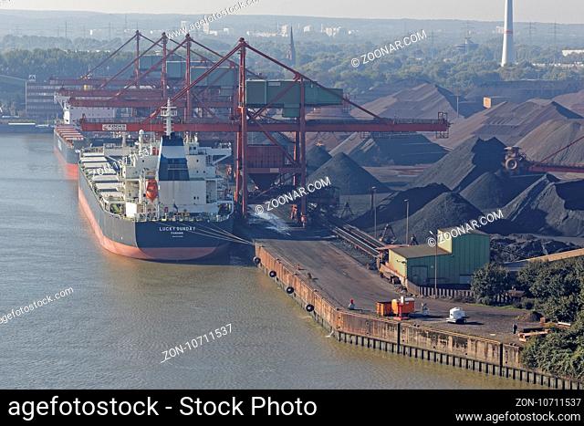 Blick von der Köhlbrandbrücke auf den Kohlehafen, Hansaport Hamburg, Deutschland / View from Köhlbrandbridge at coal port, Hansaport Hamburg, Germany, Europe