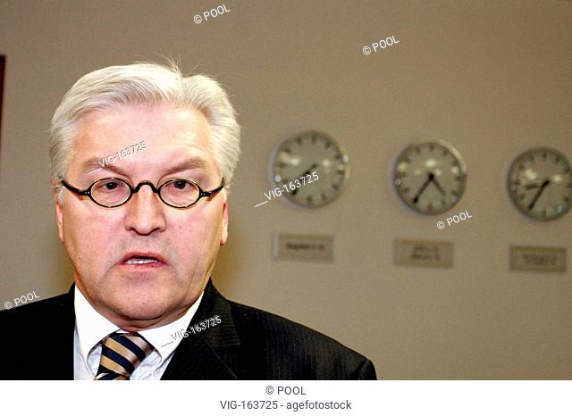 Kidnapping of CRYOTEC staff in the Iraq: Frank Walter STEINMEIER (SPD), federal foreign minister, in the crisis reaction centre