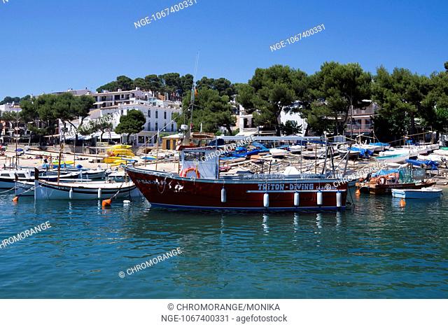 The little harbour of Llafranc, Palafrugell, Costa Brava, Province Girona, Catalonia, Spain, Europe
