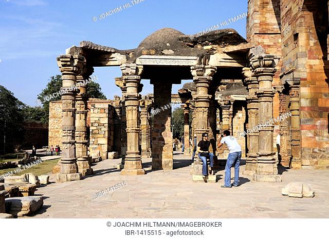 Ruins of Quwwat ul-Islam mosque, Qutb Complex, Mehrauli Archaeological Park, Delhi, Uttar Pradesh, North India, India, South Asia, Asia