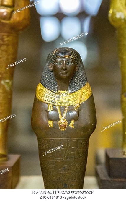 Egypt, Cairo, Egyptian Museum, from the tomb of Yuya and Thuya in Luxor : Ushebti, in copper and wood, holding a broad collar