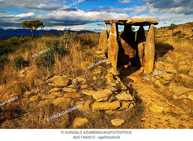 Vinyes Mortes I dolmen 5300-5200 BC, Alt Emporda, Costa Brava, Girona province, Catalonia, Spain