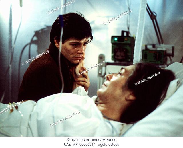 TATORT: Herzjagd, D 1980, Regie: Axel Corti, CLAUDE-OLIVER RUDOLPH, BRUNHILD HÜLSMANN, Stichwort: Krankenhaus, Patient, Besuch, Bett