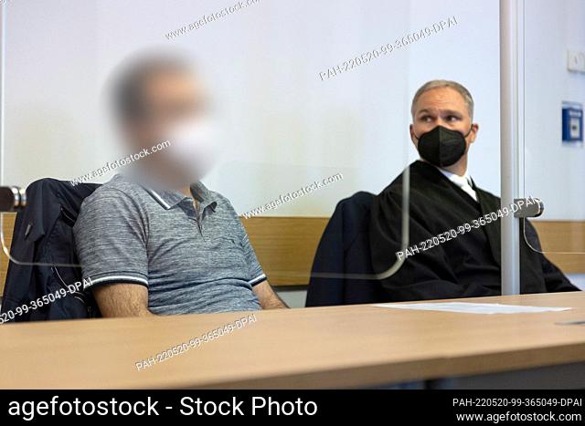 20 May 2022, North Rhine-Westphalia, Gütersloh: The defendant sits next to his defense attorney Karsten Fehn in the courtroom of the Gütersloh Regional Court