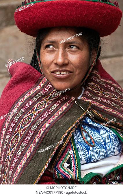 Peru, Chincheros. Peruvian woman in traditional dress at the local artisan coop workshop