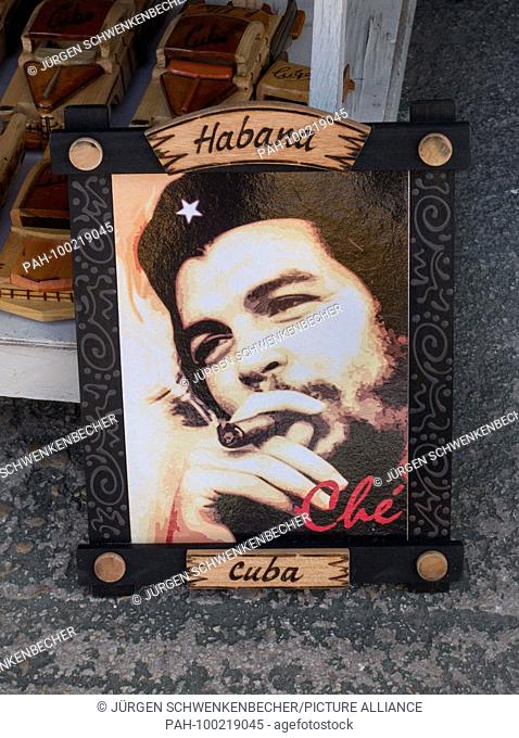 Che portrait on a souvenir market in Varadero: Cuba's icon of revolution Che Guevara (1928-1967) has made smoking on the island unusually popular