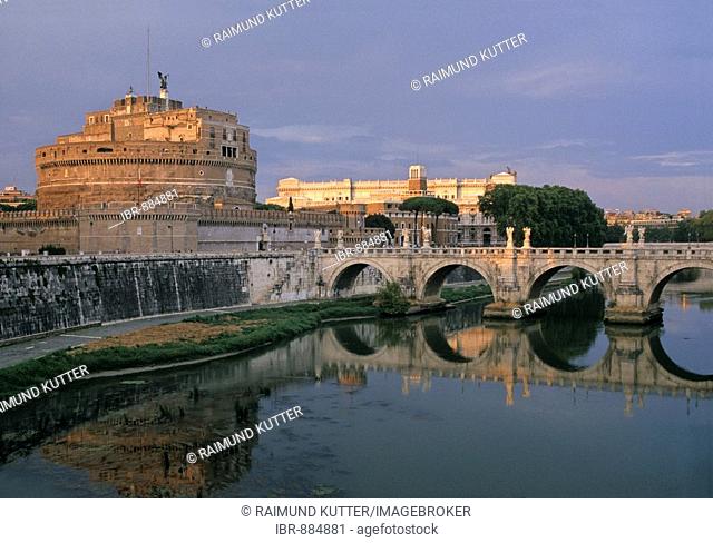 Castel Sant'Angelo, angel's castle and Ponte Sant'Angelo, Bridge of Angels on the Tiber River in front of the Palace of Justice, Rome, Latium, Italy, Europe