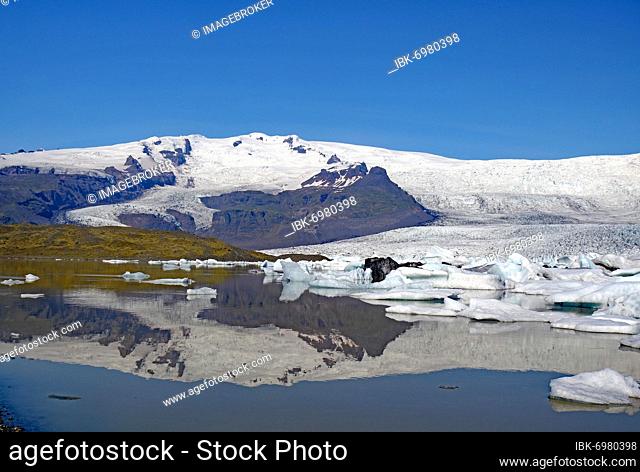 Icebergs and glaciers reflected in a lake, glaciers and mountains in the background, Fjallsarlon, Vatnajökull National Park, Iceland, Europe