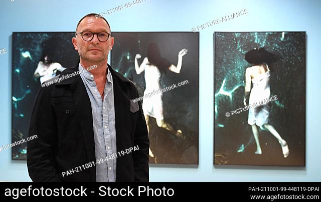 01 October 2021, Bavaria, Munich: Actor Thomas Kretschmann stands at the vernissage of his exhibition ""MUSE"" at the Leica Gallery Munich