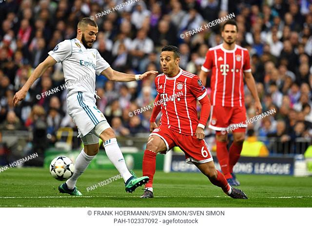 Thiago ALCANTARA (FCB, re), action, duels versus Karim Benzema (Real Madrid). Football Champions League, semi-finals, Real Madrid-FC Bayern Munich 2-2
