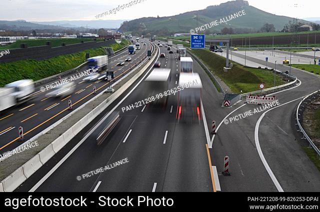 08 December 2022, Baden-Wuerttemberg, Weinsberg: The A6 freeway near Weinsberg has been widened to three lanes after years of construction