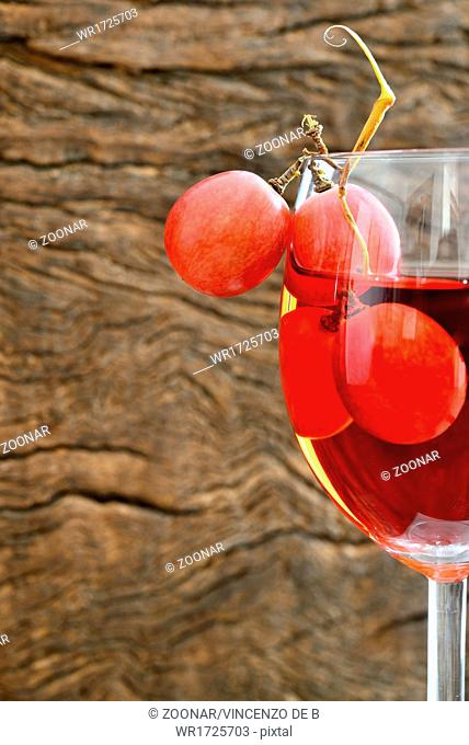 rose wine and grapes