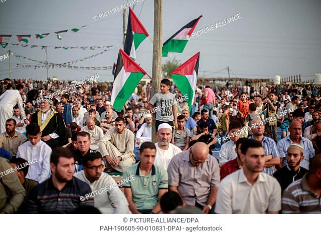 04 June 2019, Palestinian Territories, Gaza City: Palestinians Muslims attend Eid al-Fitr mass prayer to mark the end of the holy Muslims' holy fasting month of...