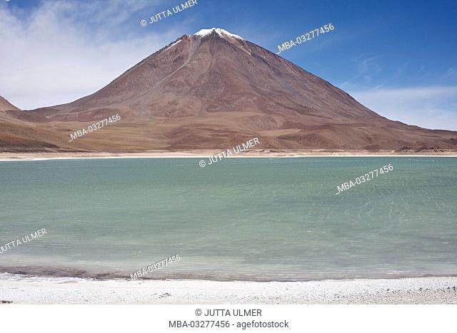 Bolivia, Los Lipez, Laguna Verde, volcano Licancabur