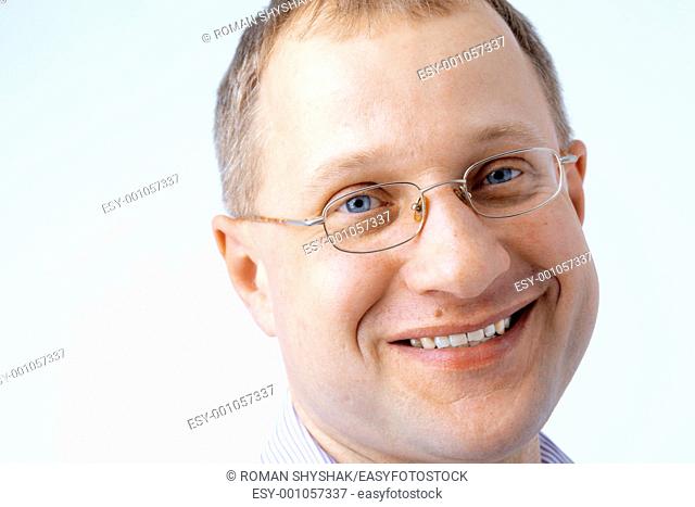 Close up portrait of a smiling man wearing glasses
