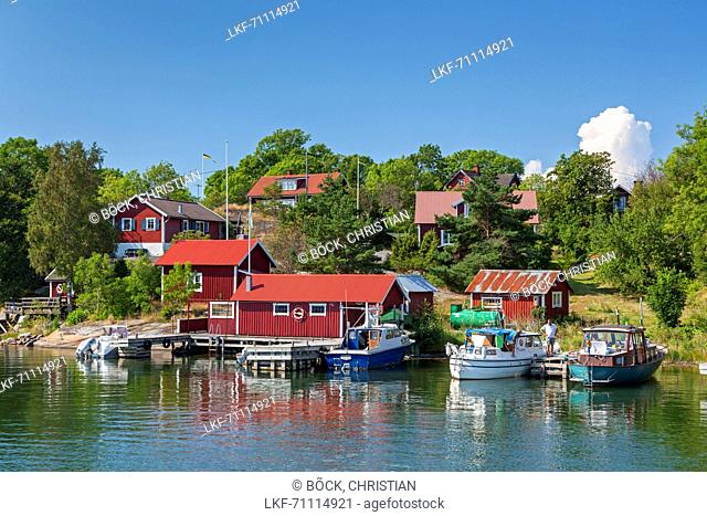 Houses and cabins on the island of Moeja in Stockholm archipelago, Uppland, Stockholms land, South Sweden, Sweden, Scandinavia, Northern Europe