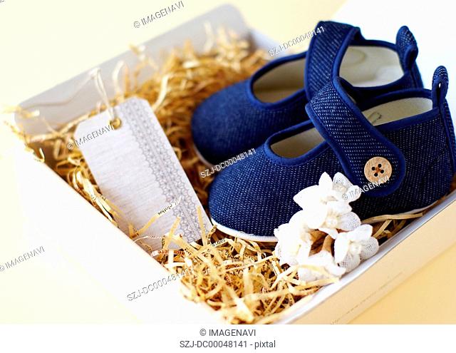 Baby shoes gift