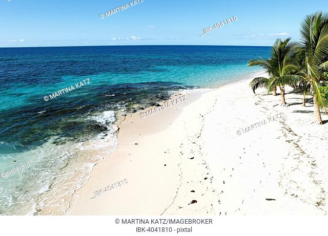 Sandy beach, Vomo Island, Mamanuca Islands, Fiji