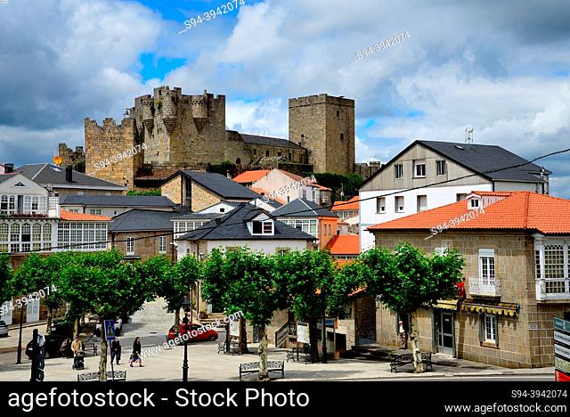Castle and town. Castro Caldelas, Ourense, Spain