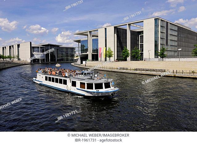 Excursion boat in front of the Marie Elisabeth Lueders Building and the Paul Loebe Building, Reichstagufer, Spreebogen, Government District, Berlin, Germany