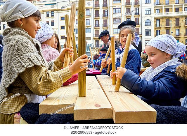 Txalaparta (Basque typical wooden percussion instrument), Feria de Santo Tomás, The feast of St. Thomas takes place on December 21