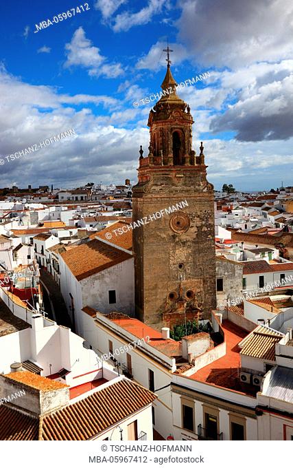 Spain, Andalusia, town Carmona in the province Seville, View from Torre del Oro to the church San Bartolome and the old town