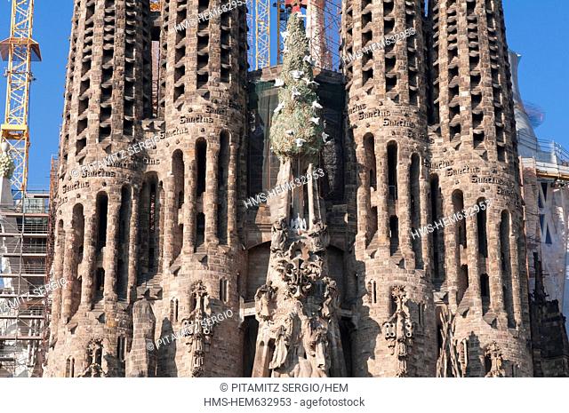 Spain, Catalonia, Barcelona, Eixample District, Sagrada Familia by architect Antoni Gaudi, listed as World Heritage by UNESCO