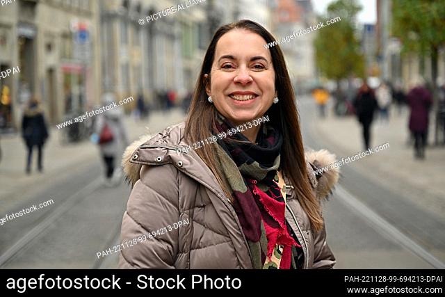 28 November 2022, Thuringia, Erfurt: Isabella Straub, a writer and journalist from Klagenfurt, stands on the Anger in downtown Erfurt