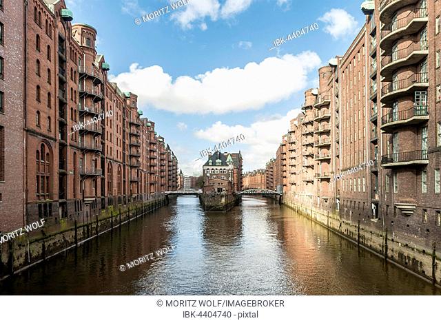Speicherstadt, largest warehouse district in the world, warehouses along moated castle, Poggenmühle Fleet, Hamburg, Germany