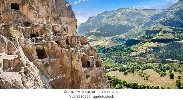 Picture & image of Vardzia medieval cave city and monastery, Erusheti Mountain, southern Georgia (country)