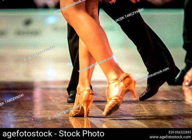feet pair dancers latino dancing competition