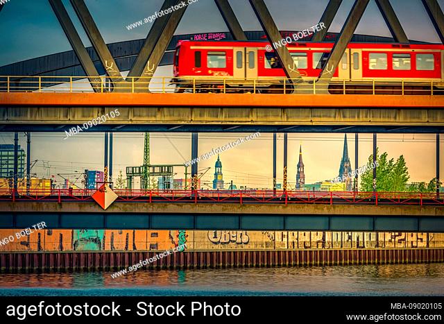 Germany, Hamburg, harbour city, Hammerbrook, dyke, flood protection, wholesale market, Billhafen, bridge, S-Bahn