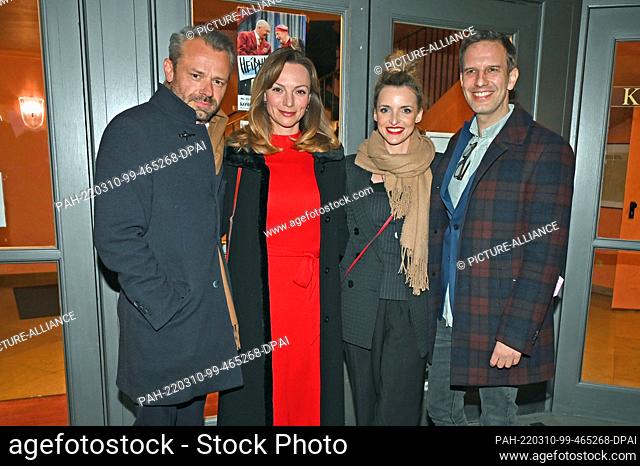 09 March 2022, Bavaria, Munich: Actors Sven Waasner (f-l), Viola Wedekind, Deborah Müller and Florian Stadler arrive at the premiere of the comedy ""Die Liebe...