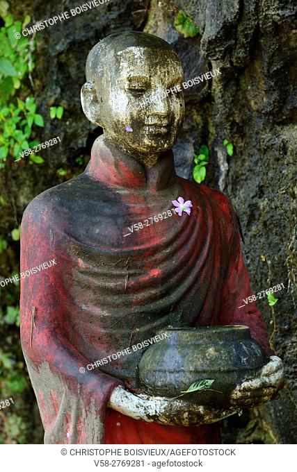 Myanmar, Kayin (Karen) State, Hpa-An surroundings, Monk statue with begging bowl near Kaw Ka Thawng cave